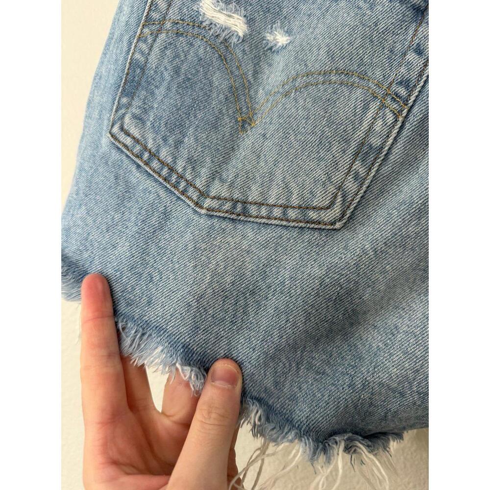 Levi’s 501 shorts size 28W 
Maybe faint stain on back see photos - Picture 5 of 5